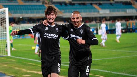 Cristian Shpendi e Saber Hraiech dopo lo 0-1 (Rega)