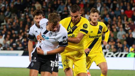 Giovanni Zaro e Sydney Van Hooijdonk durante Cesena-Modena della scorsa stagione (Zanotti)