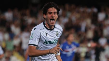 Cristian Shpendi dopo il primo gol della stagione in Cesena-Sampdoria (foto Gianmaria Zanotti)