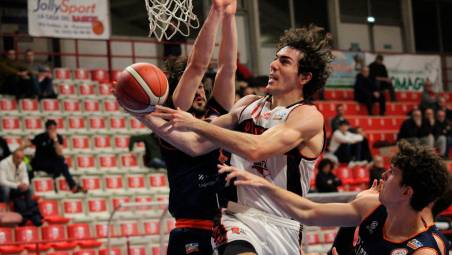 Raggisolaris Faenza, ecco Valerio Longo sotto i tabelloni
