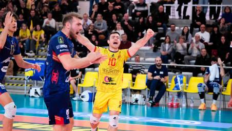 Antonino Russo e il capitano Riccardo Goi esultano nel vittorioso match disputato domenica a Porto Viro