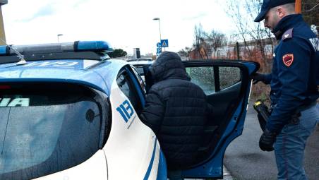 Cesena, spaccia cocaina ai Giardini di Serravalle e finisce in carcere