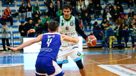 Sebastian Vico marcato da Basta nella gara di regular season foto mmph