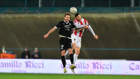 Il difensore Lorenzo Saporetti nel match vinto contro il Carpi foto FABIO BLACO