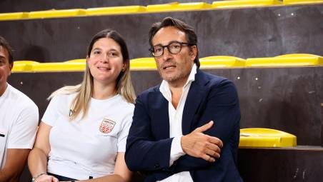 L’ex presidente della Virtus, Davide Fiumi, sabato sera al Pala Ruggi con Sofia Conti foto mmph