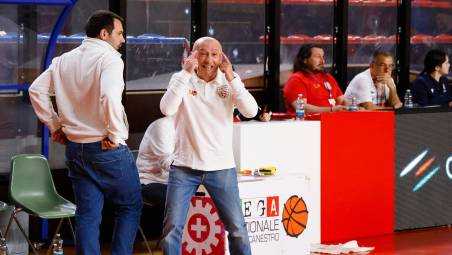 Il coach biancorosso dell’Andrea Costa Imola Luca Dalmonte (foto MMPH)