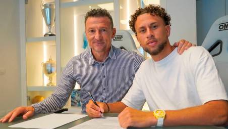 Il direttore sportivo della Virtus Entella, Matteo Superbi, e il difensore centrale italo-cubano Luigi Palomba