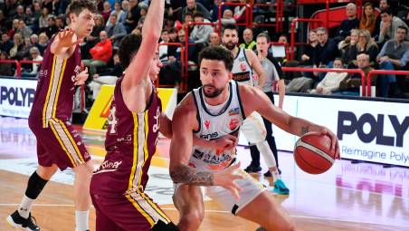 Raphael Gaspardo in palleggio contro Livorno