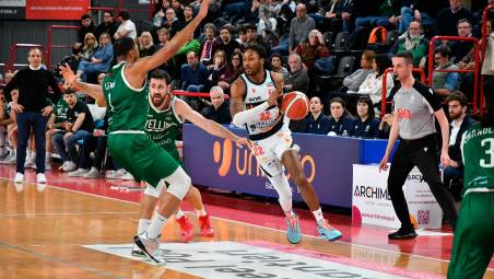 Una risonanza magnetica a inizio settimana chiarirà definitivamente le condizioni di Demonte Harper foto blaco