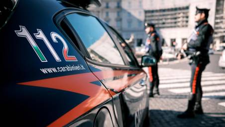Rubano felpe e scarpe firmate nell’outlet, i carabinieri di Imola fermano e denunciano tre minori