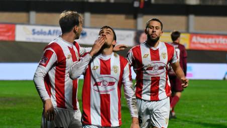 Jacopo Scaccabarozzi esulta dopo la rete al Pontedera