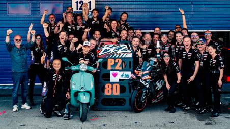 Festa grande in casa Aprilia dopo la gara di domenica che ha permesso a Marco Bezzecchi di allungare al comando della classifica