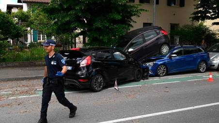 Forlì, finisce contro le auto in sosta: ferito 26enne FOTOGALLERY