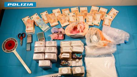 Forlì, la sua casa era diventata il market della droga: arrestato e sequestrati 8 chili di stupefacente