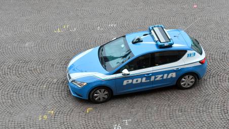 Una Volante è stata speronata dai fuggitivi