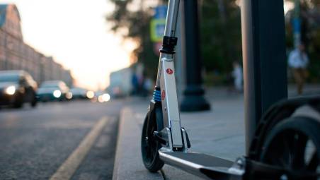 Ravenna, nasconde nel suo garage un monopattino elettrico rubato: incastrato dal gps