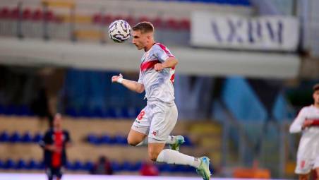 Gianluca Longobardi in azione con la maglia biancorossa