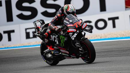 Marco Bezzecchi in azione con la sua Aprilia: è secondo in classifica con 209 punti dietro a Martin che è a quota 240