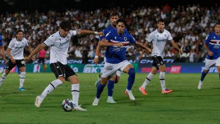 Il palo colpito da Cristian Shpendi contro la Sampdoria