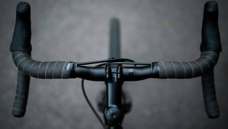 Cesena, gira in centro in bici e risulta positivo sia all’alcoltest che alla cocaina: scatta la denuncia