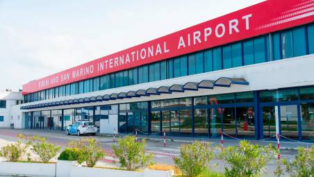 L’ingresso dell’aeroporto Fellini di Rimini