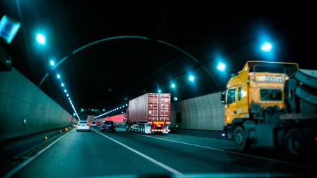 Guida il camion in E45 con un tasso alcolemico da capogiro: rischia una multa di 9mila euro