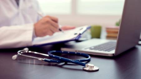 Rimini. Turista sta male e muore in albergo dopo la visita, indagato medico 32enne