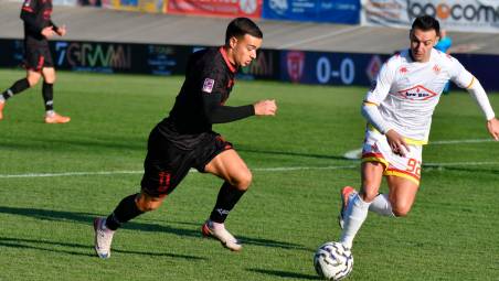 Nicola Farinelli in azione nella partita dell’andata contro la formazione piemontese foto FABIO BLACO
