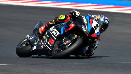 Superbike: Razgatlioglu vince la Superpole Race, Bulega subito out
