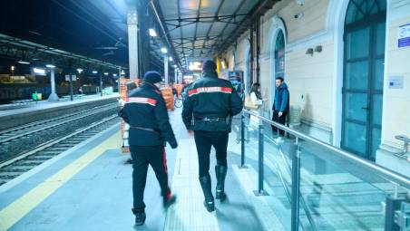 Cesena e le aggressioni alla stazione, il sindaco: “Situazione allarmante, serve un presidio di polizia ferroviaria”