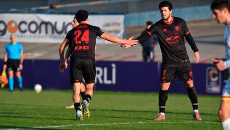 L’attaccante biancorosso Elia Petrelli (foto Blaco)