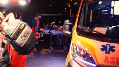 Il 27enne è stato portato a Cesena in ambulanza
