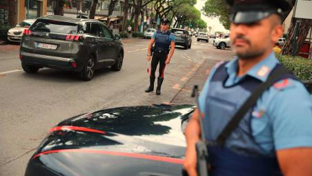 La ragazza era in vacanza con altre amiche nel Salento, del caso si stanno occupando i carabinieri