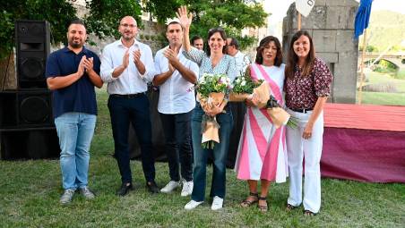 Nuzzolo, a sinistra, in una foto con alcuni esponenti del Pd, da Elly Schlein a Michele De Pascale