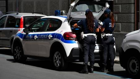 Forlì, dall’eccesso di velocità al telefonino alla guida: 71 violazioni in un solo giorno