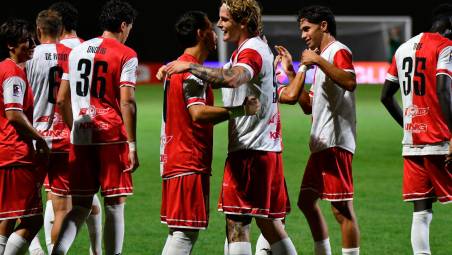 L’esultanza della formazione biancorossa al gol di Luca Munaretti (foto FABIO BLACO)