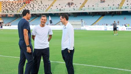 Il diesse Andrea Mancini (a destra) con Bernardo Corrado e Alessandro Diamanti