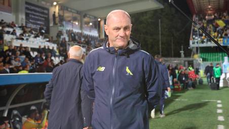 Pierpaolo Bisoli durante la sua ultima apparizione al Manuzzi alla guida del Modena nella stagione 2024/2025 (Zanotti)