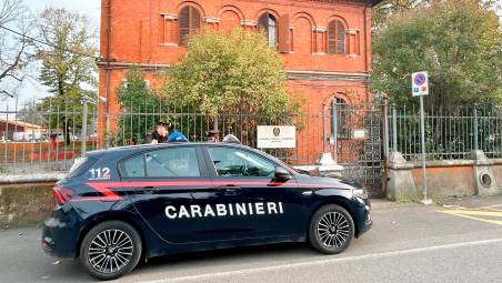 Medicina, tentato omicidio a colpi di machete: l’aggressore resta in carcere, ha quasi amputato il braccio del figlio della donna di cui si era invaghito