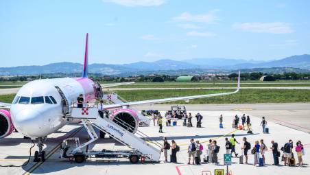 Rimini, l’aeroporto vola alto: “Puntiamo a oltre 600mila passeggeri nel 2026”