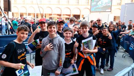 La giovanissima redazione di Radio Lab Evolution al lavoro (foto Mmph)