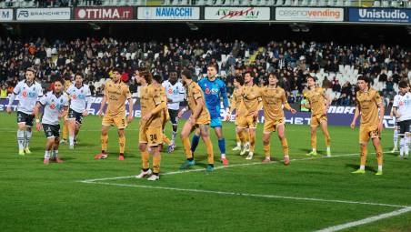 Jonathan Klinsmann nell’area dello Spezia sul 7° corner al 96’ (Zanotti)