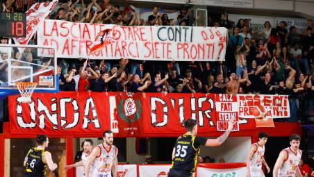 L’Onda d’Urto, il cuore pulsante della tifoseria biancorossa, è in attesa di conoscere il futuro societario e sportivo dell’Andrea Costa foto mmph