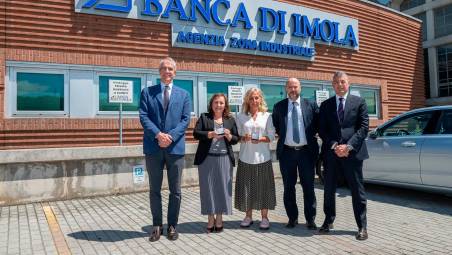 Medaglia d’argento al direttore della Filiale Flaminio Fiumi e alle colleghe Luana Zoni e Franca Bardas
