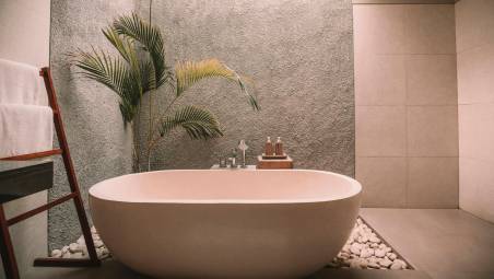 Rivestimenti bagno: il fascino intramontabile del travertino