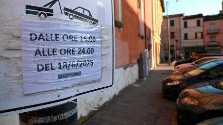 Forlì, divieti di sosta per i “Mercoledì”: esercenti protestano