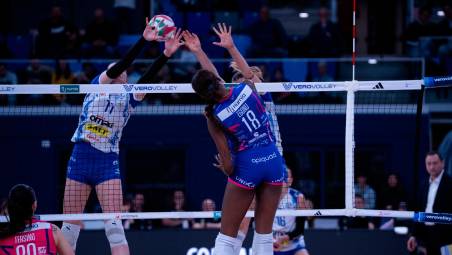 Il muro a due della Omag-Mt contro un attacco di Paola Egonu foto RIZZI/legavolley