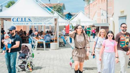 Lo stand degli “Amici della Ccils”