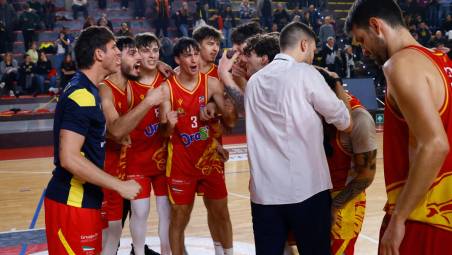 OraSì Ravenna, esultanza dopo la vittoria contro Imola (foto Mmph)