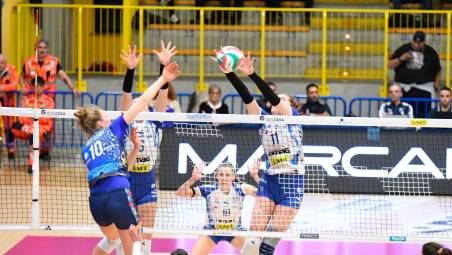 Un gran muro di Elizaveta Kochurina contro Knollema